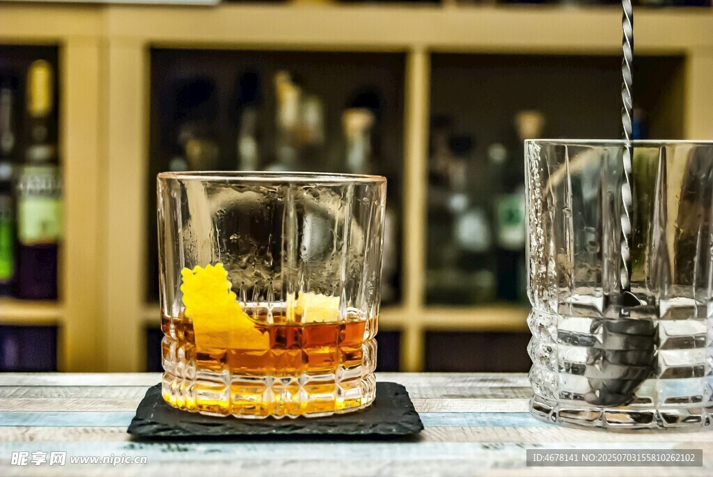 经典威士忌配橙片