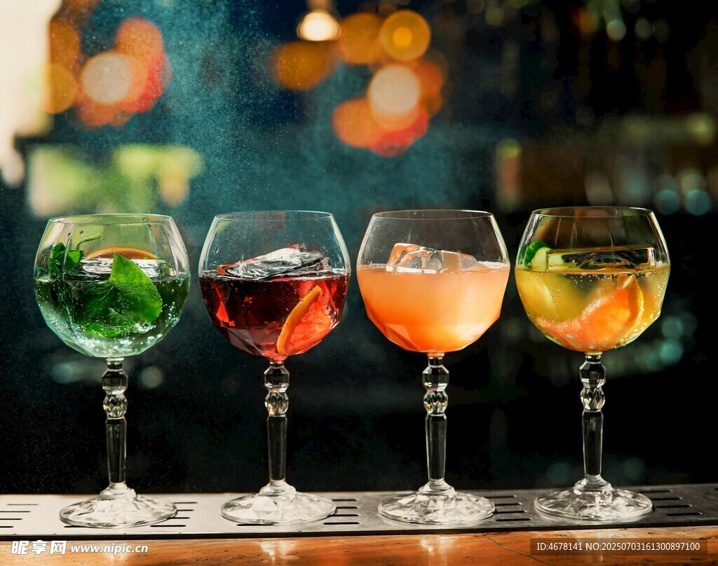 多彩鸡尾酒陈列