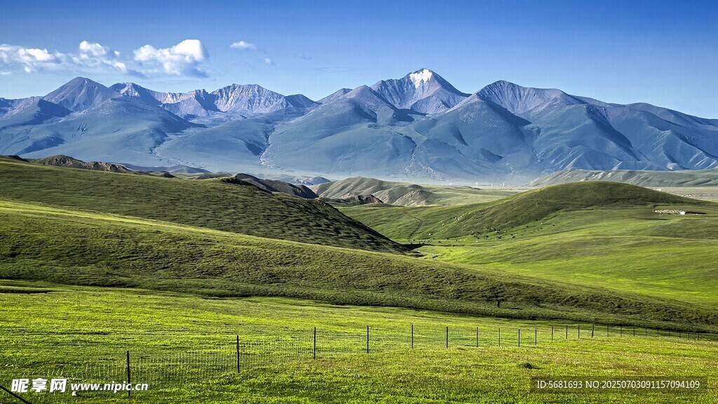 草原山峦美景