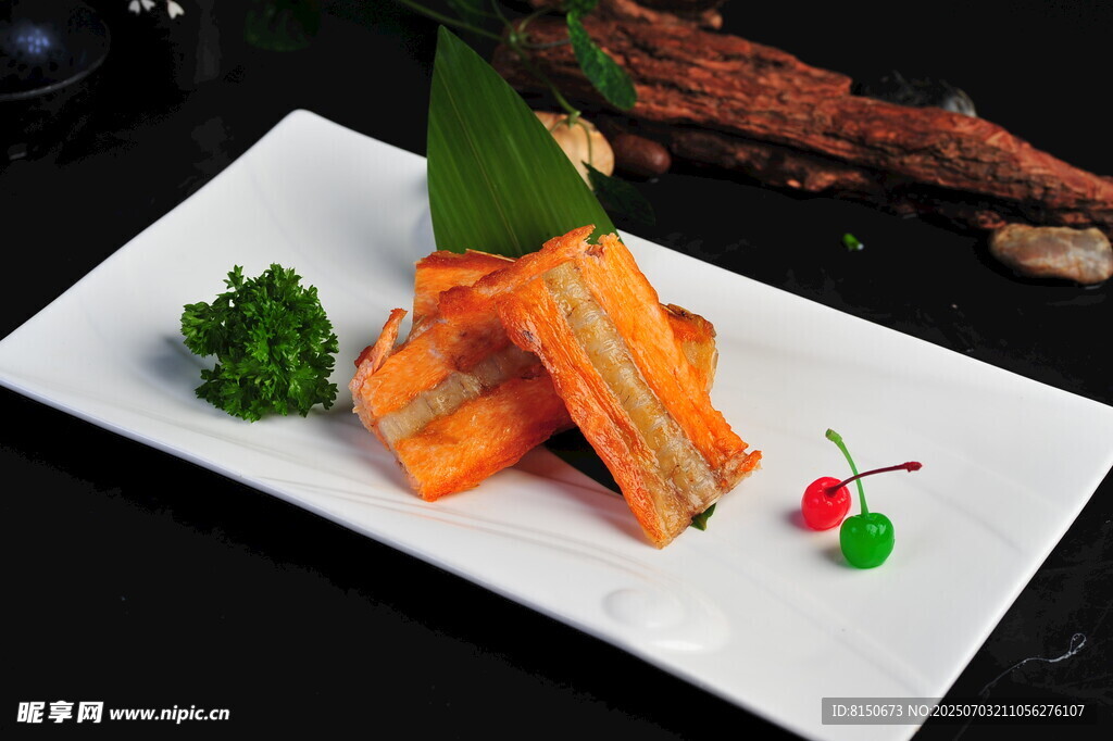 精致摆盘的美味蟹肉料理