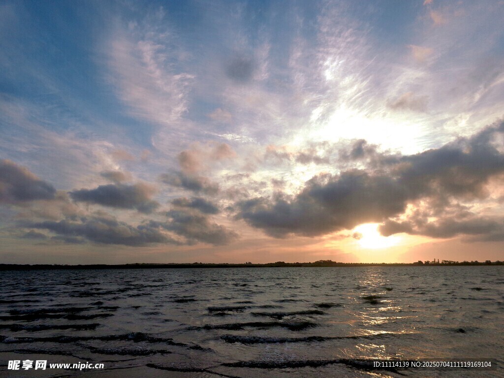 海上日落美景