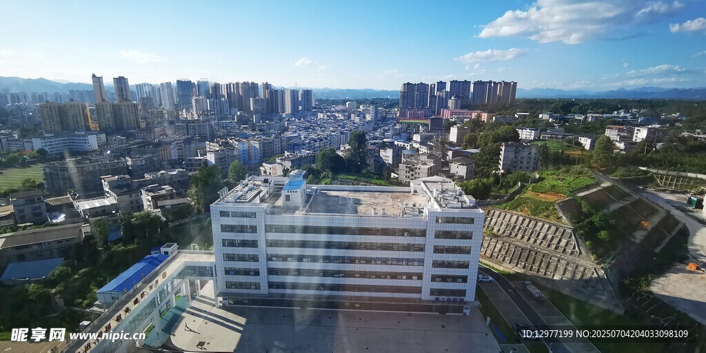 城市中现代化建筑俯瞰图