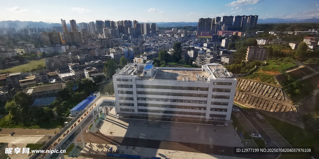 城市中高楼建筑俯瞰图