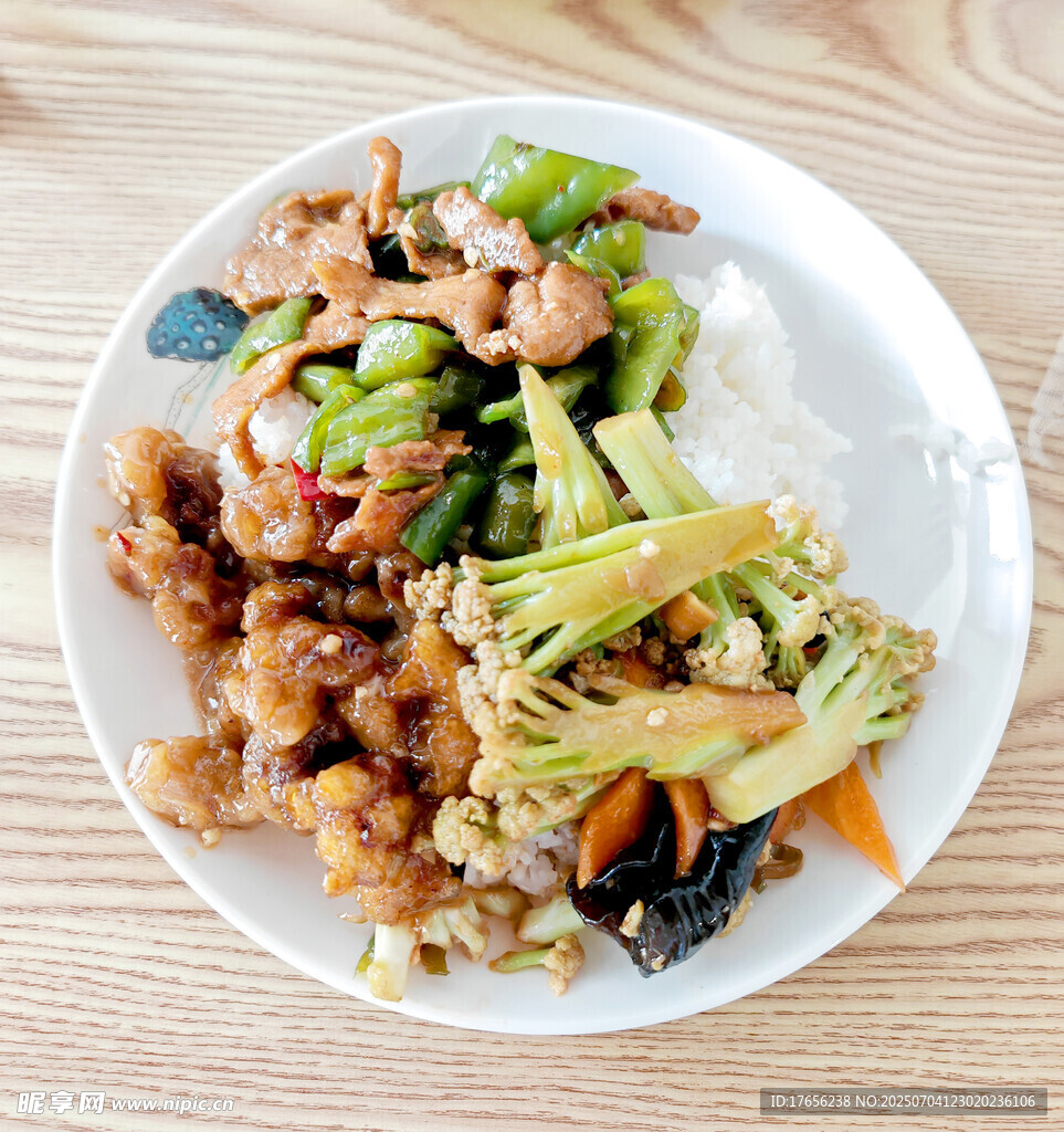 盒饭炒菜米饭