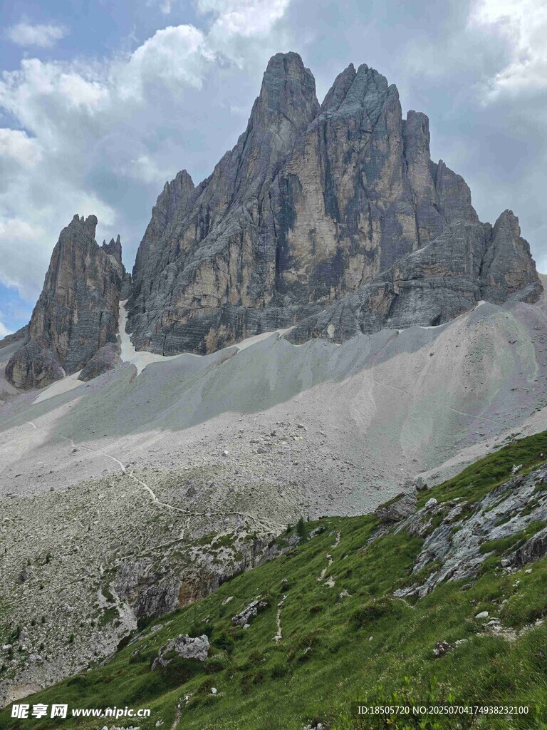 壮丽山峰景观