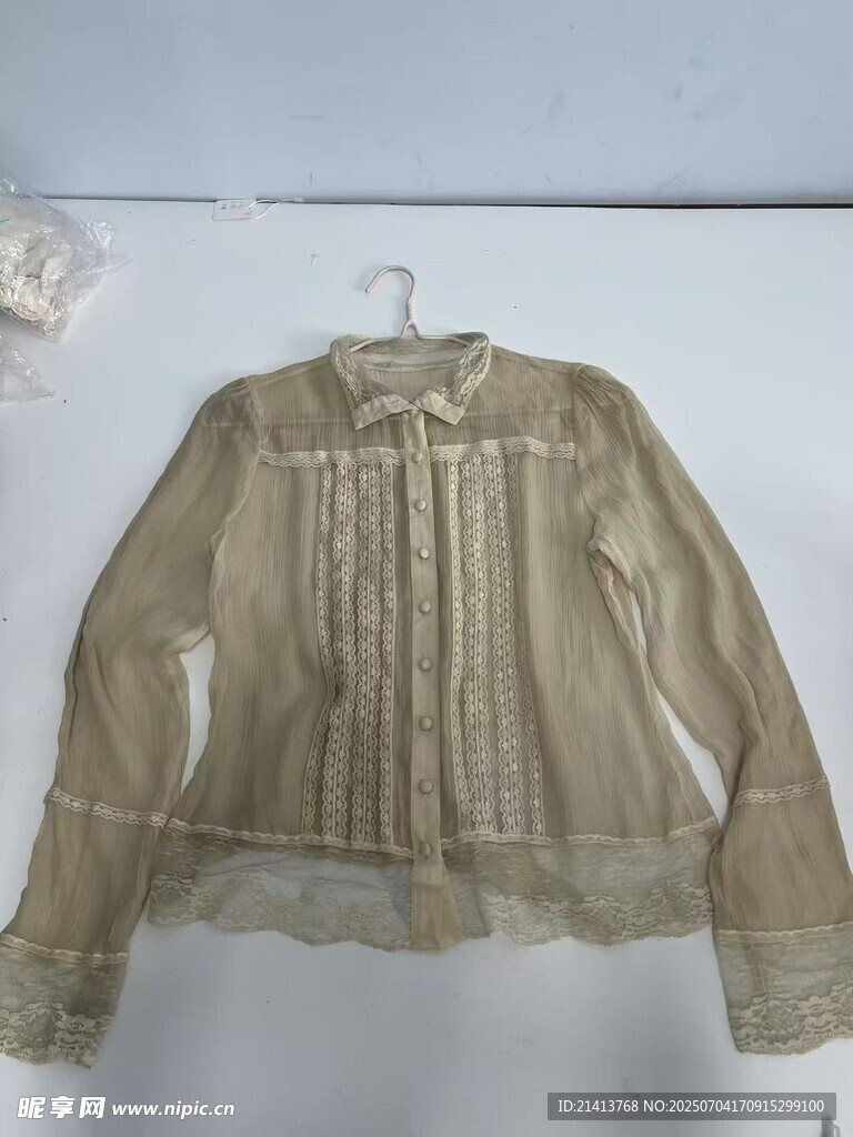 复古蕾丝长袖上衣展示