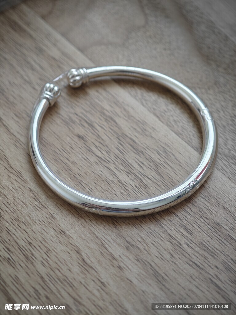 简约银手镯