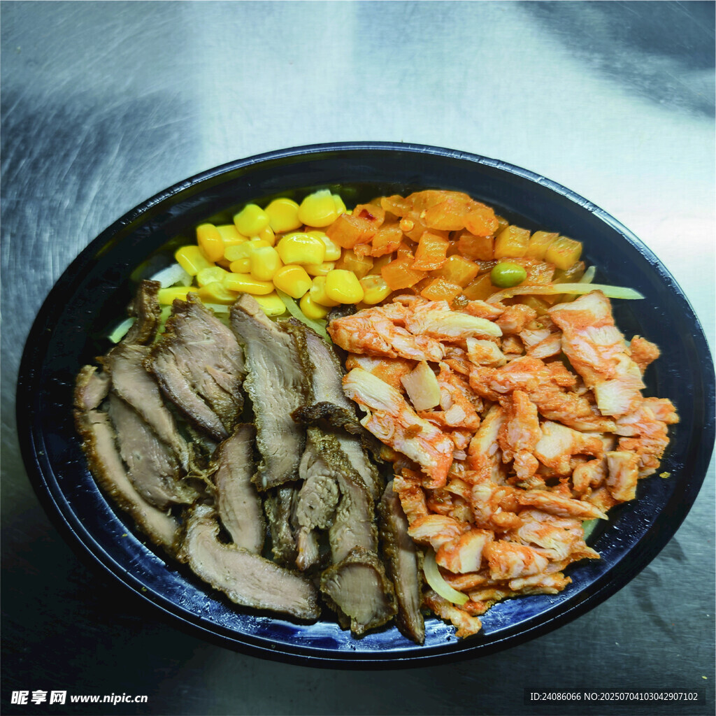 烤肉拌饭图