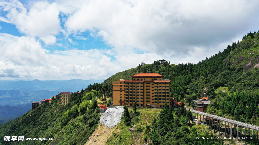 天宫山 山间美景中的特色建筑