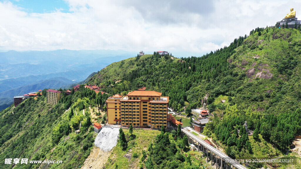 山间古建 俯瞰壮阔美景