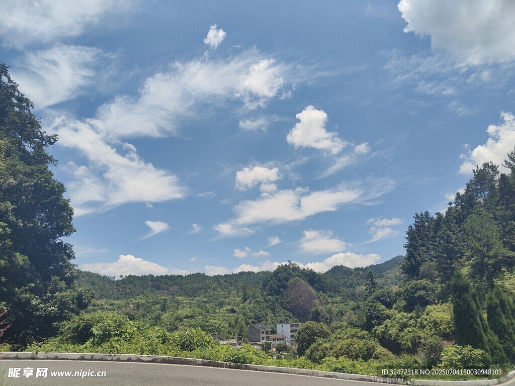 山间公路美景