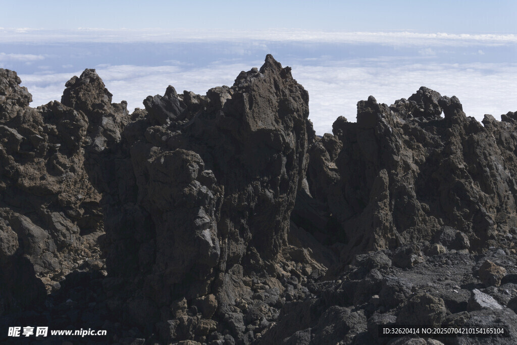 壮观黑色火山岩地貌景观