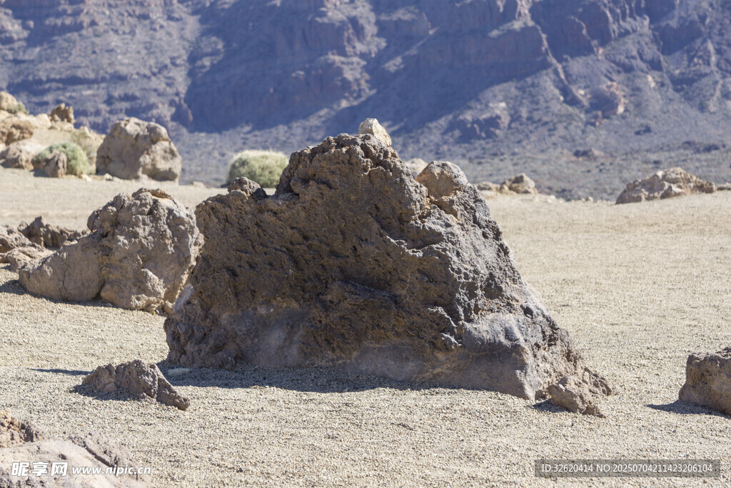 沙漠中的嶙峋怪石