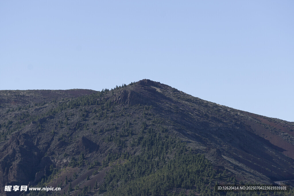 青山巍峨
