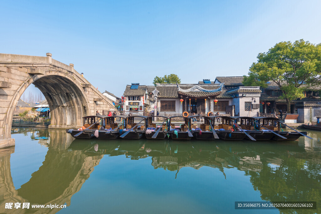 江南水乡石拱桥风景