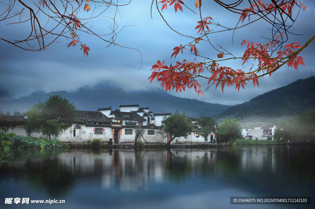 水墨江南湖畔古村美景