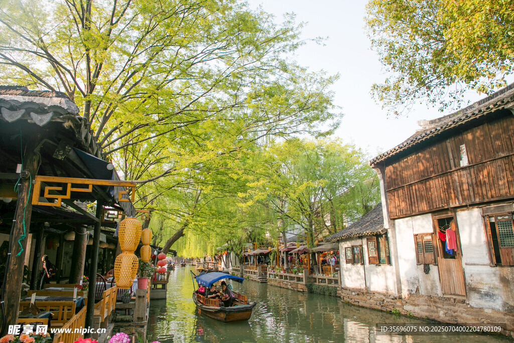 江南水乡古巷游船美景