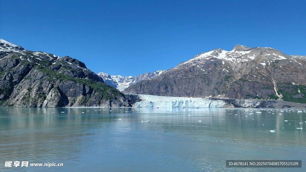 壮丽冰川湖畔风光