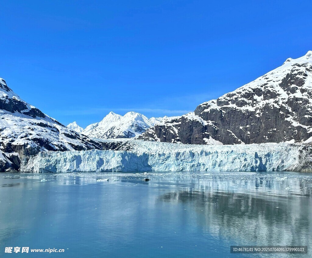 壮丽冰川湖景雪山倒映