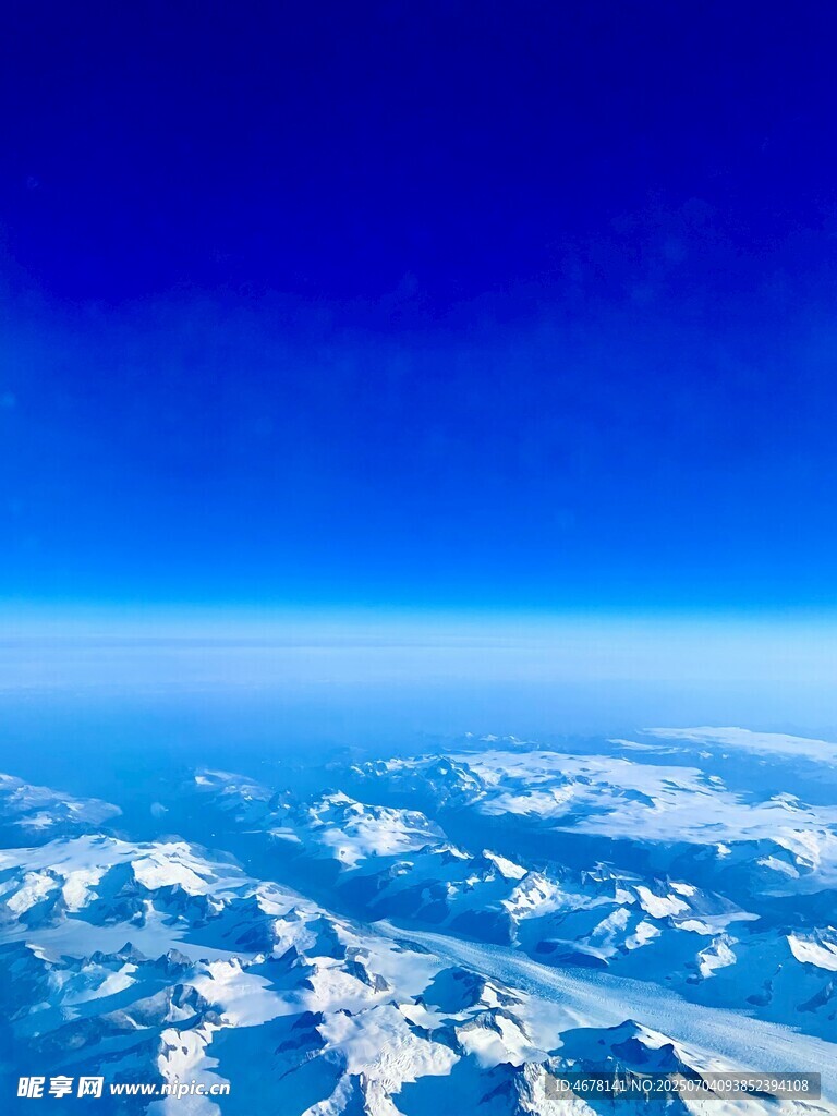 高空俯瞰云海壮丽景观