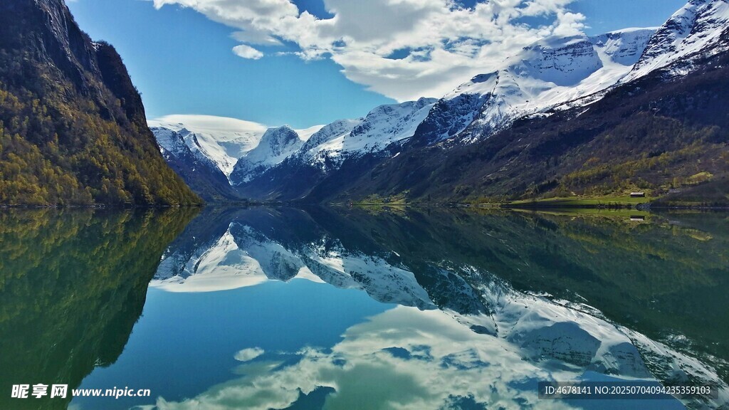 宁静山水间的绝美湖景