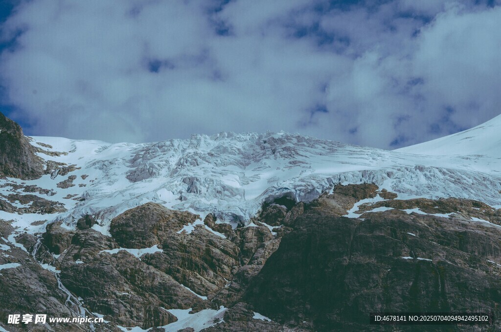 雪山壮丽景致