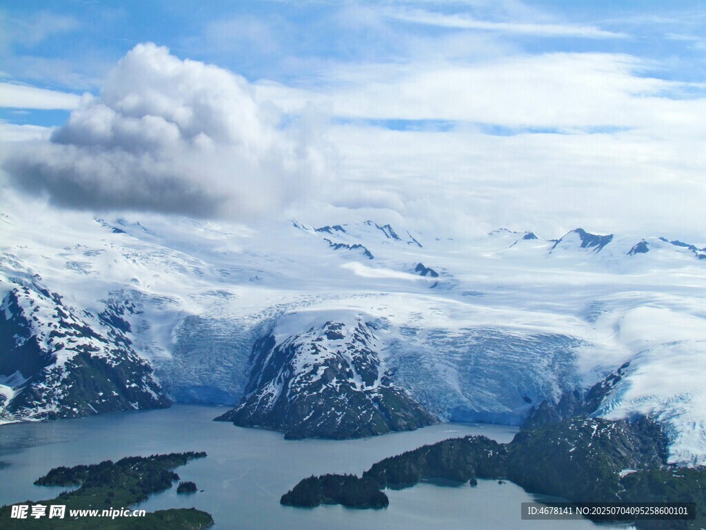 壮丽雪山湖泊景观