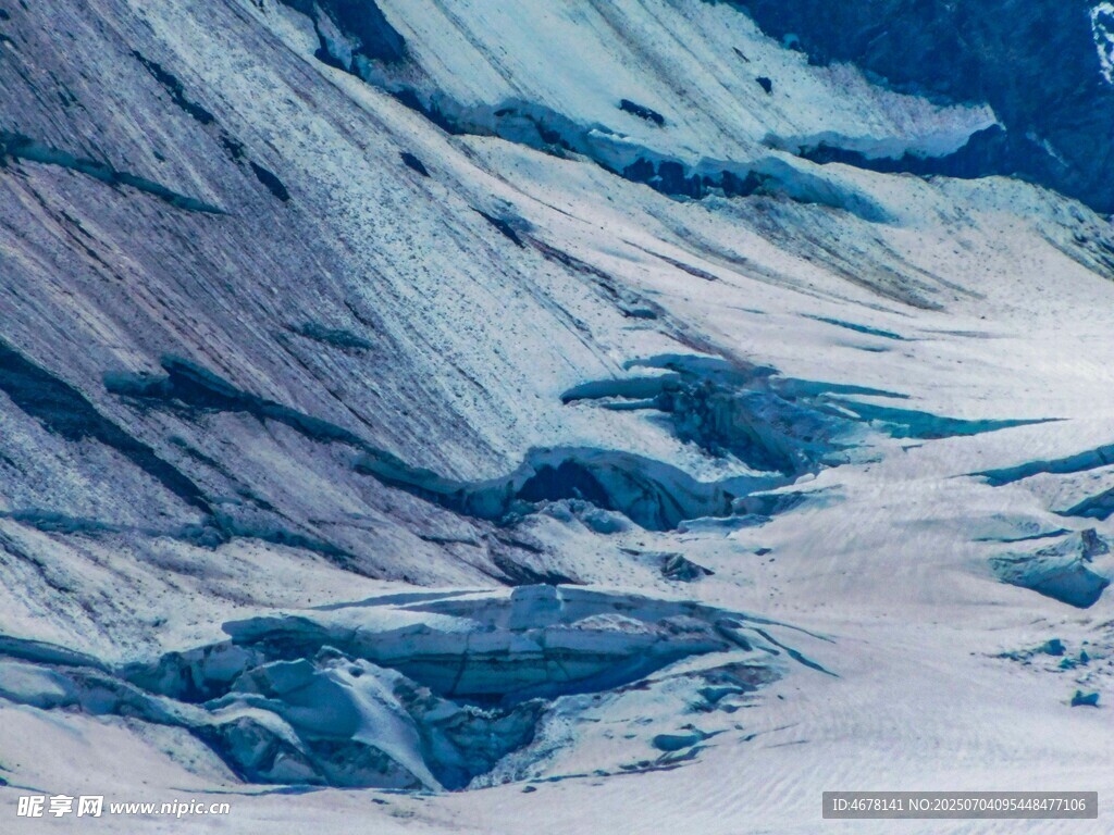壮丽雪山景观