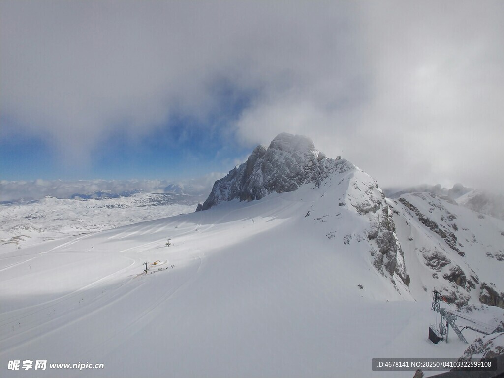 雪山壮丽景观