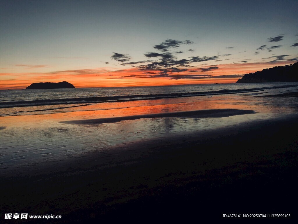 海边日落美景宁静海岸线