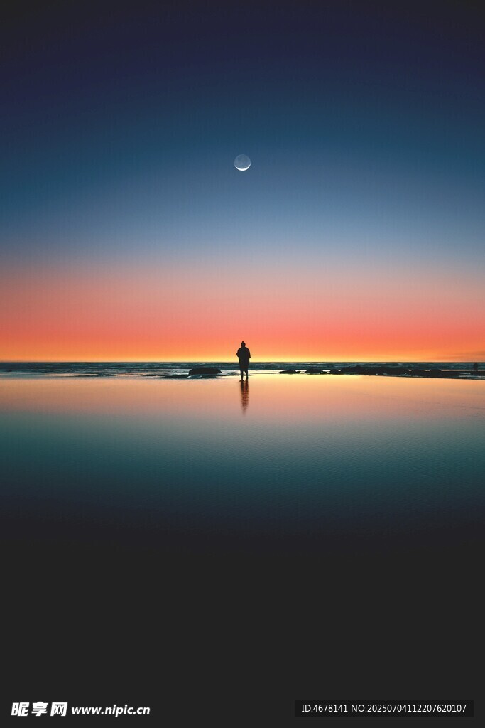 夕阳下的孤独身影