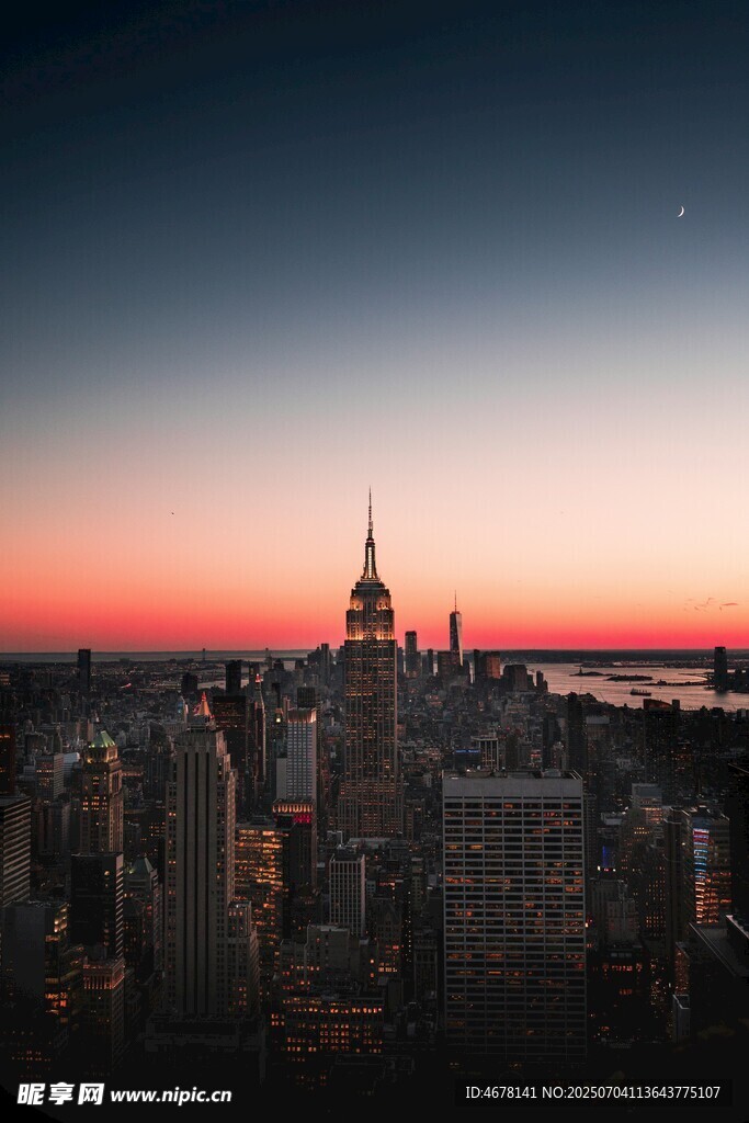 城市黄昏天际线壮丽景观