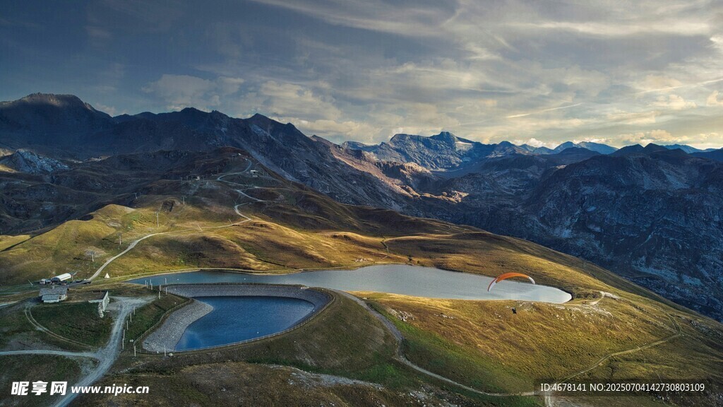 山间双湖美景