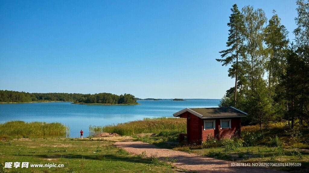 湖畔小屋自然风光美景