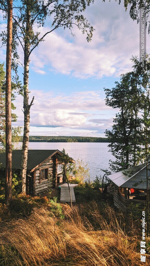 湖畔小屋的自然景致