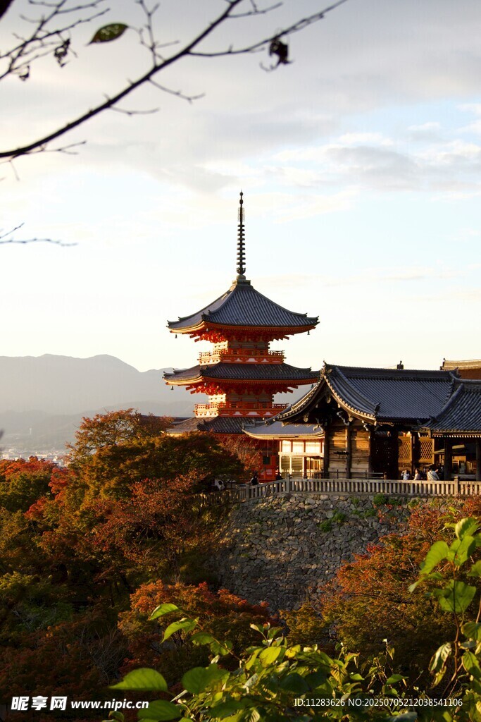 日本传统塔楼风景