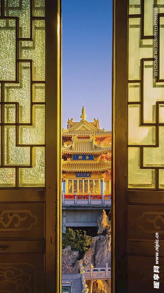 透过窗棂看古典建筑风光