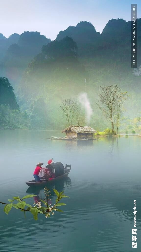 山水间的悠然竹筏之旅