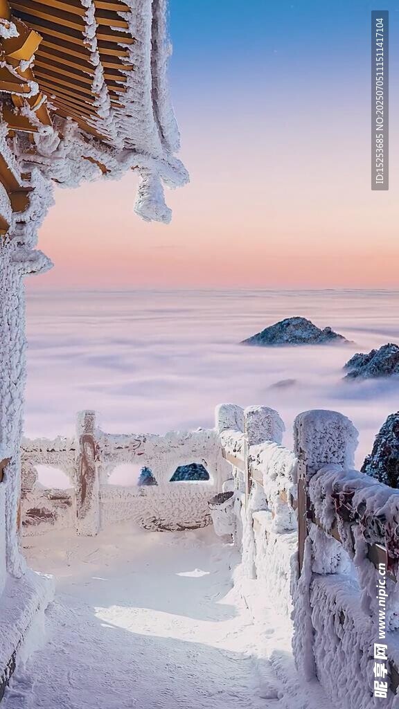 冬日海边的冰雪美景
