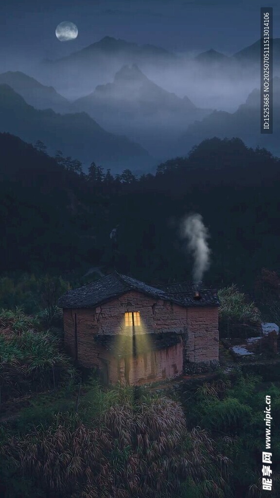 山间小屋夜景静谧美好