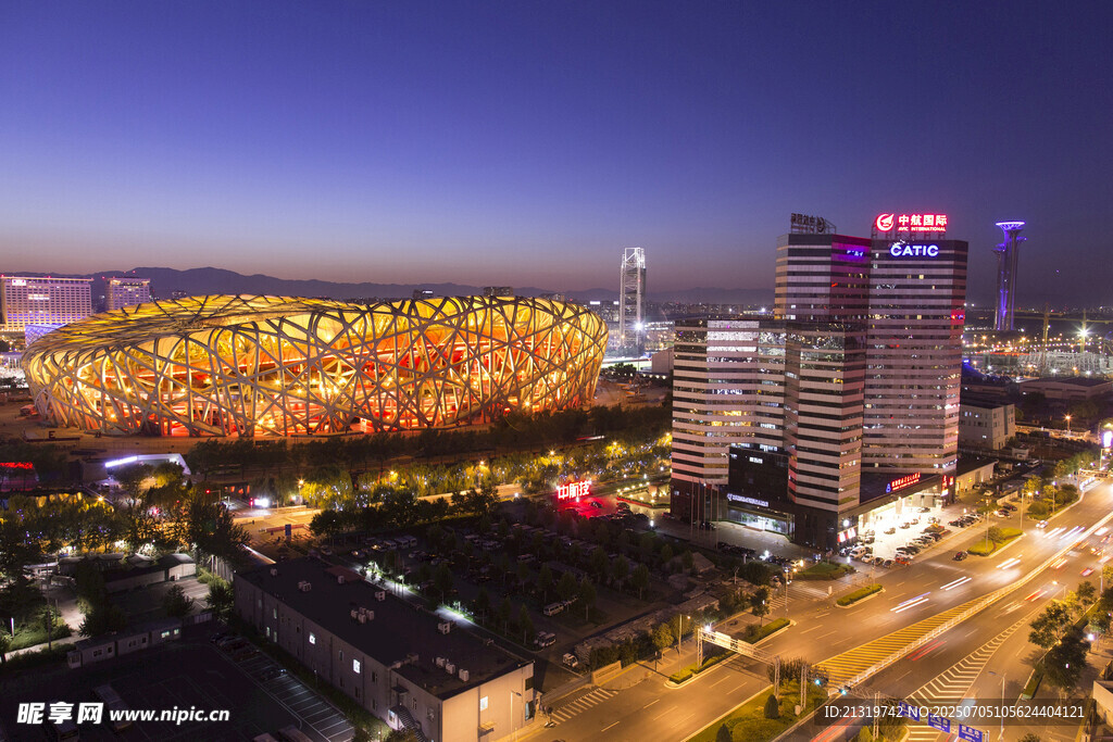 城市璀璨夜景俯瞰图