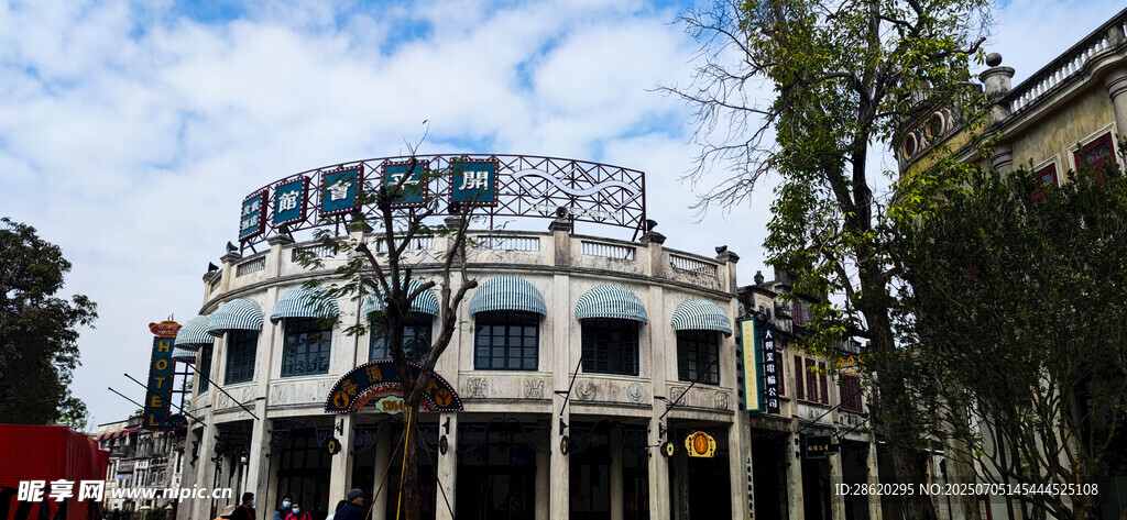 复古独特造型的现代建筑