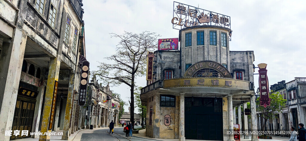 复古风格的城市街景建筑