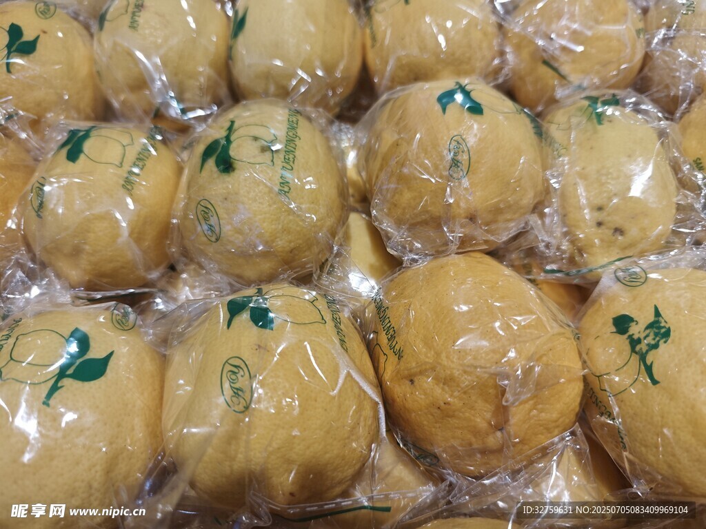 袋装柑橘整齐摆放
