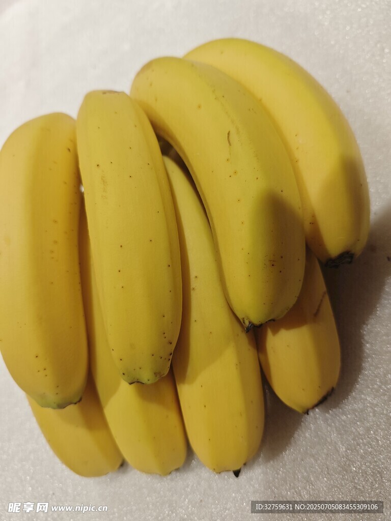 新鲜成串黄香蕉