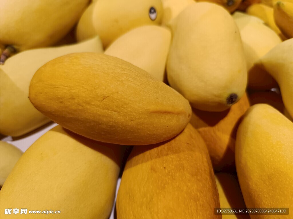 饱满芒果堆叠