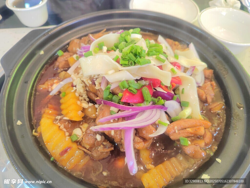 美味鲜香的特色炖菜