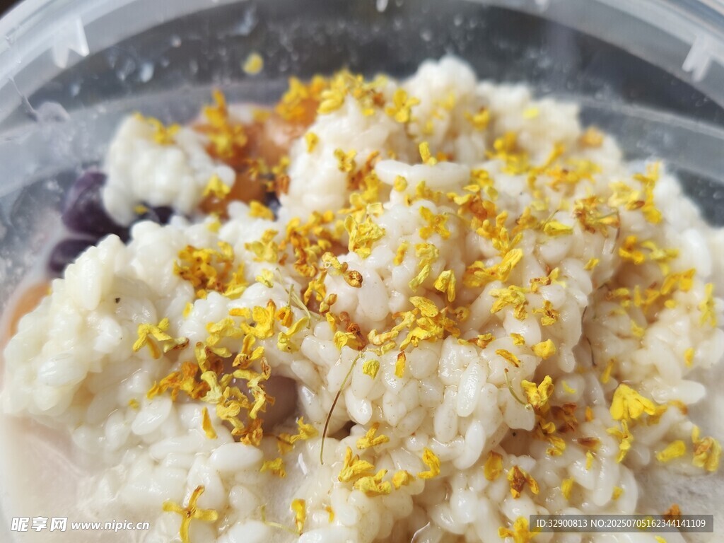 桂花点缀的美味醪糟冰粉