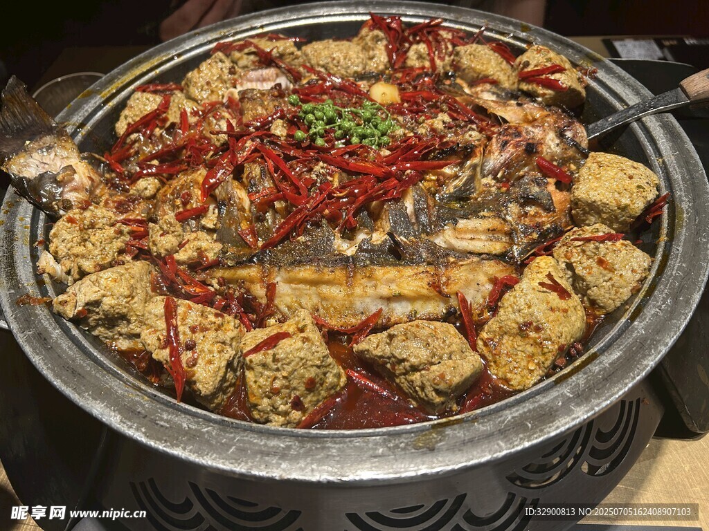 麻辣鲜香的特色火锅鱼