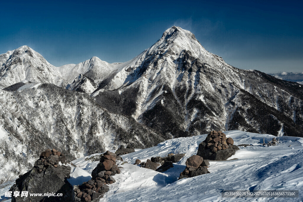 壮丽雪山景观